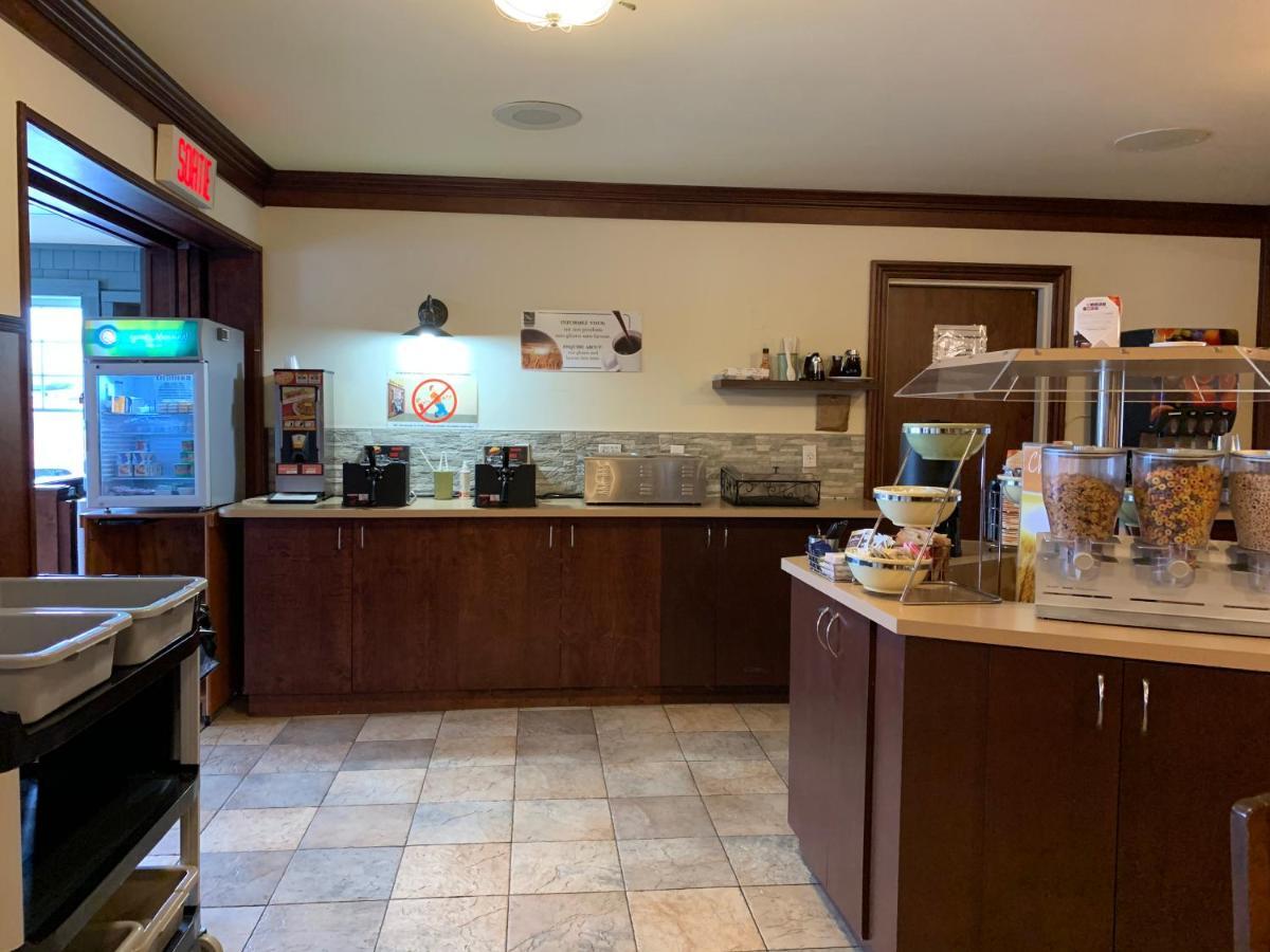 Quality Inn Rivière-du-Loup Екстериор снимка